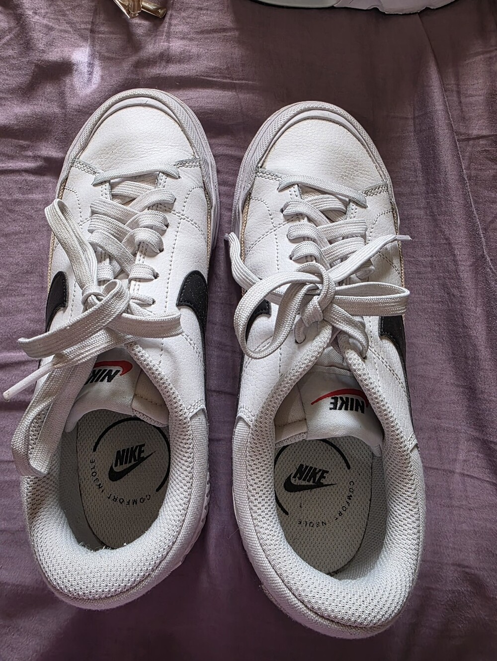 Nike White and Black Women’s Low-Top Athletic Sneakers